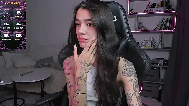 Snapshot of vinkitinkii chatting on 02-08-25, 06:43 vinkitinkii online show from 02-08-25, 06:43