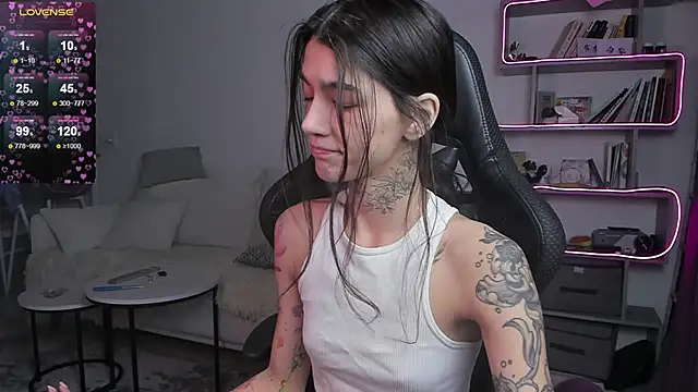 Snapshot of vinkitinkii chatting on 02-18-25, 06:37 vinkitinkii online show from 02-18-25, 06:37