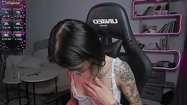 Snapshot of vinkitinkii chatting on 02-21-25, 06:51 vinkitinkii online show from 02-21-25, 06:51