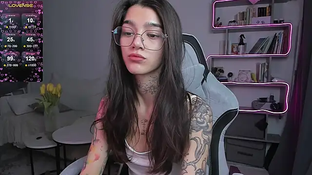 Snapshot of vinkitinkii chatting on 03-11-25, 06:32 vinkitinkii online show from 03-11-25, 06:32