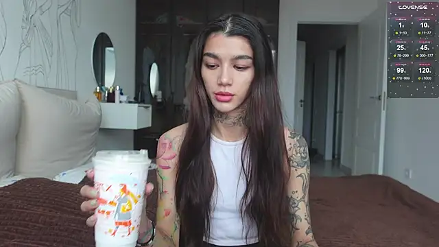 Snapshot of vinkitinkii chatting on 10-13-25, 06:57 vinkitinkii online show from 10-13-25, 06:57