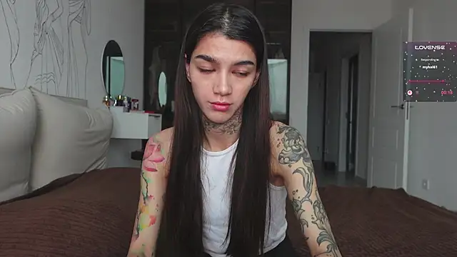 Snapshot of vinkitinkii chatting on 10-31-25, 07:31 vinkitinkii online show from 10-31-25, 07:31