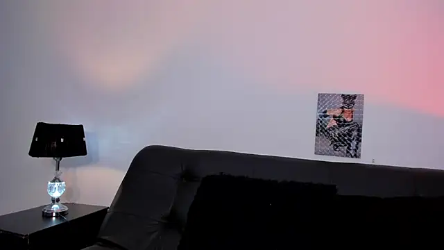 xhenisa  online show from 02-01-25, 11:16