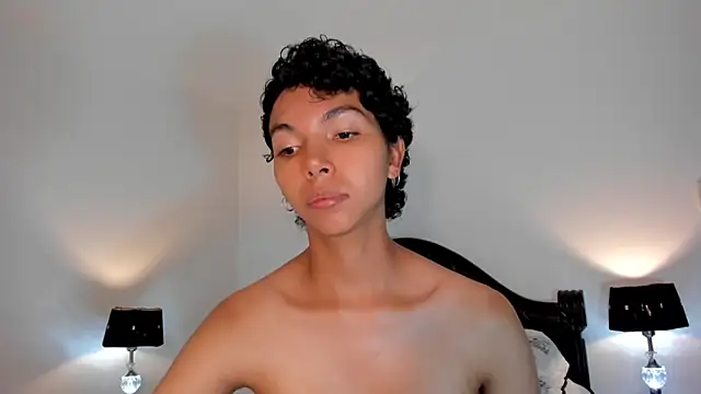 xhenisa  online show from 03-10-25, 08:34