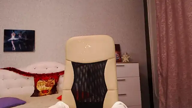 Snapshot of BettyFootFetish chatting on 01-11-25, 02:36 BettyFootFetish online show from 01-11-25, 02:36