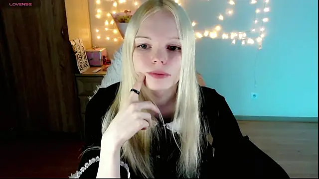 Snapshot of Emily_Nyaffee chatting on 02-27-25, 09:36 Emily Nyaffee online show from 02-27-25, 09:36