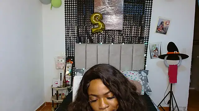 Snapshot of Wilson_Siara chatting on 10-11-25, 04:33 Wilson Siara online show from 10-11-25, 04:33