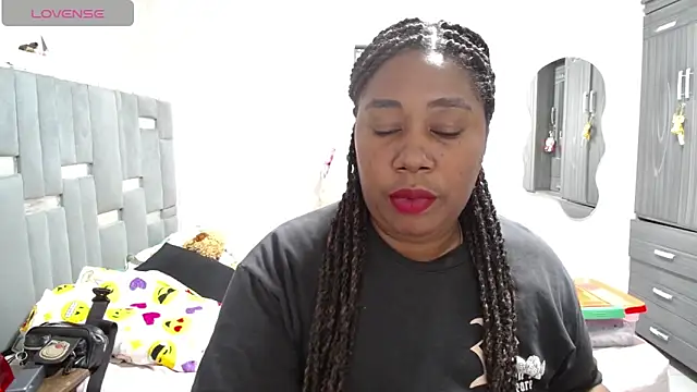 thickebonymilfF online show from 04-19-26, 04:01