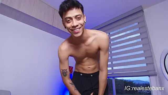 Snapshot of Esteban_Knight chatting on 10-15-25, 10:32 Esteban Knight online show from 10-15-25, 10:32