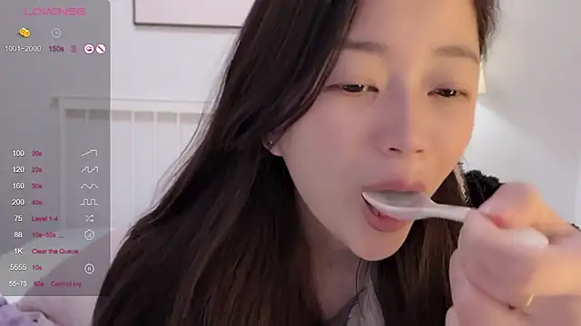 Snapshot of A-xena chatting on 03-02-25, 01:04 A-xena online show from 03-02-25, 01:04