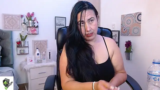 Snapshot of amalia_brunette chatting on 12-30-24, 11:17 amalia brunette online show from 12-30-24, 11:17