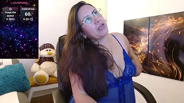 Snapshot of amalia_brunette chatting on 12-18-25, 04:24 amalia brunette online show from 12-18-25, 04:24