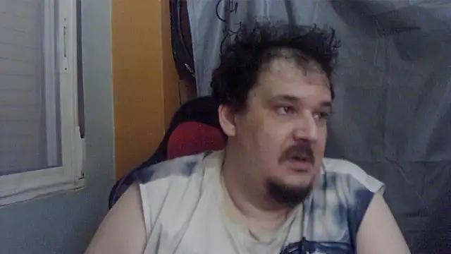 Snapshot of porkorossy chatting on 06-15-26, 10:23 porkorossy online show from 06-15-26, 10:23