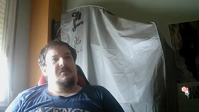 Snapshot of porkorossy chatting on 07-16-26, 07:25 porkorossy online show from 07-16-26, 07:25
