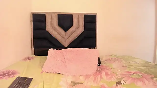 Snapshot of TiiffanyEvans1 chatting on 03-04-26, 05:30 TiiffanyEvans1 online show from 03-04-26, 05:30