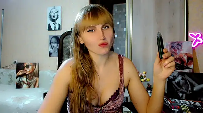 Snapshot of EveLove33 chatting on 12-01-24, 04:40 EveLove33 online show from 12-01-24, 04:40