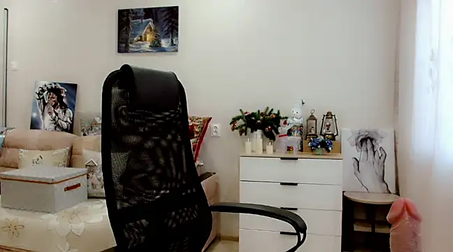 Snapshot of EveLove33 chatting on 02-17-25, 09:13 EveLove33 online show from 02-17-25, 09:13