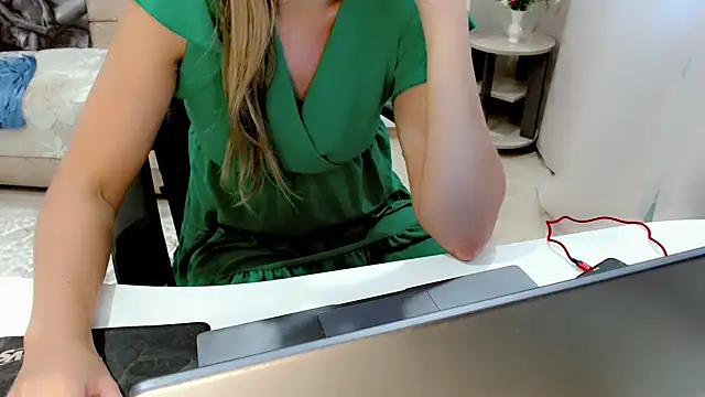 Snapshot of EveLove33 chatting on 09-17-25, 06:26 EveLove33 online show from 09-17-25, 06:26