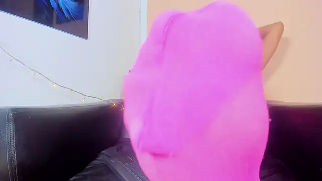 BRITANY WELLS  online show from 12-18-25, 12:33