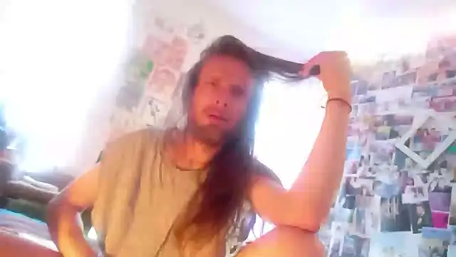 Snapshot of DownstairsSky chatting on 01-08-25, 12:47 DownstairsSky online show from 01-08-25, 12:47