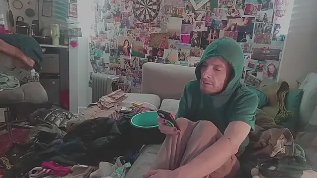 Snapshot of DownstairsSky chatting on 02-04-25, 02:49 DownstairsSky online show from 02-04-25, 02:49