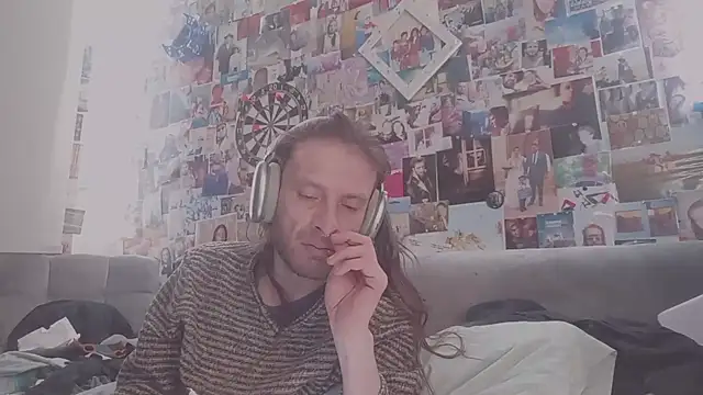 Snapshot of DownstairsSky chatting on 03-03-25, 07:32 DownstairsSky online show from 03-03-25, 07:32