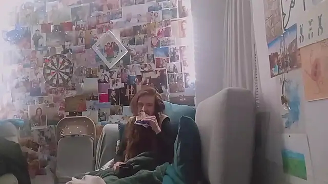 Snapshot of DownstairsSky chatting on 03-07-25, 07:30 DownstairsSky online show from 03-07-25, 07:30