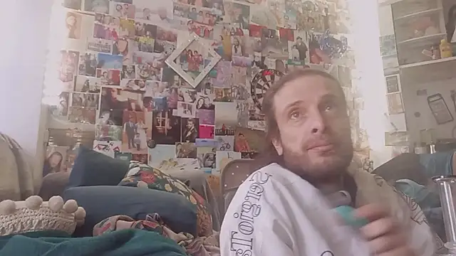 Snapshot of DownstairsSky chatting on 03-10-25, 11:53 DownstairsSky online show from 03-10-25, 11:53