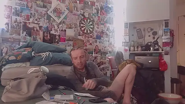 Snapshot of DownstairsSky chatting on 03-12-25, 06:29 DownstairsSky online show from 03-12-25, 06:29