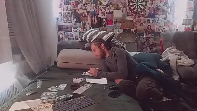 Snapshot of DownstairsSky chatting on 03-13-25, 06:05 DownstairsSky online show from 03-13-25, 06:05