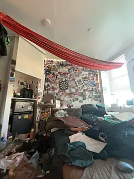 Snapshot of DownstairsSky chatting on 10-01-25, 04:02 DownstairsSky online show from 10-01-25, 04:02