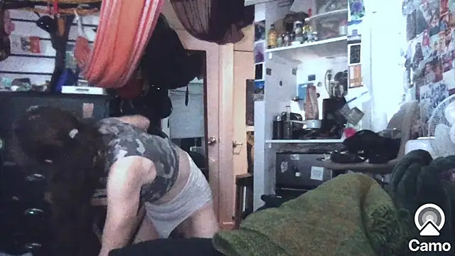 Snapshot of DownstairsSky chatting on 10-09-25, 04:10 DownstairsSky online show from 10-09-25, 04:10