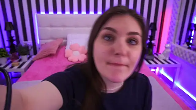 EmmyCharmm online show from 04-07-26, 05:41