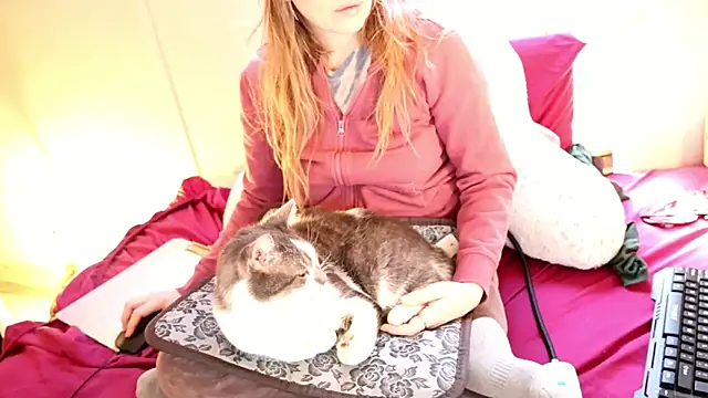 Snapshot of xxpixeyxx chatting on 12-15-25, 02:43 xxpixeyxx online show from 12-15-25, 02:43