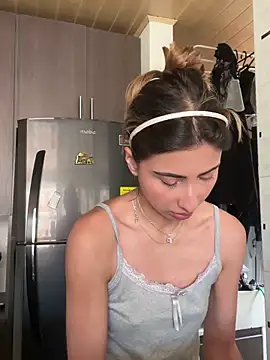 Snapshot of Ameellie chatting on 02-02-25, 03:49 Ameellie online show from 02-02-25, 03:49