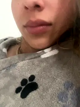 Snapshot of Ameellie chatting on 09-28-25, 01:38 Ameellie online show from 09-28-25, 01:38