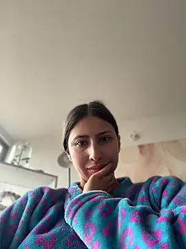 Snapshot of Ameellie chatting on 04-19-26, 01:43 Ameellie online show from 04-19-26, 01:43