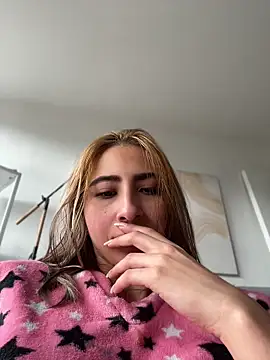 Snapshot of Ameellie chatting on 07-03-26, 02:01 Ameellie online show from 07-03-26, 02:01
