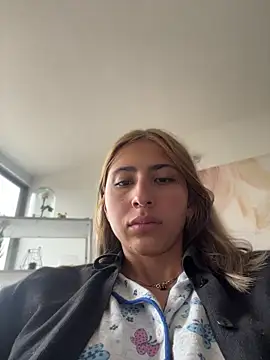 Snapshot of Ameellie chatting on 07-12-26, 01:57 Ameellie online show from 07-12-26, 01:57