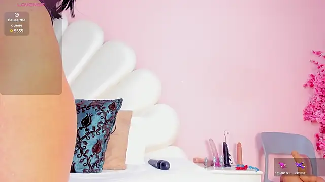 Snapshot of Letizia_West_ chatting on 02-26-25, 08:26 Letizia West online show from 02-26-25, 08:26