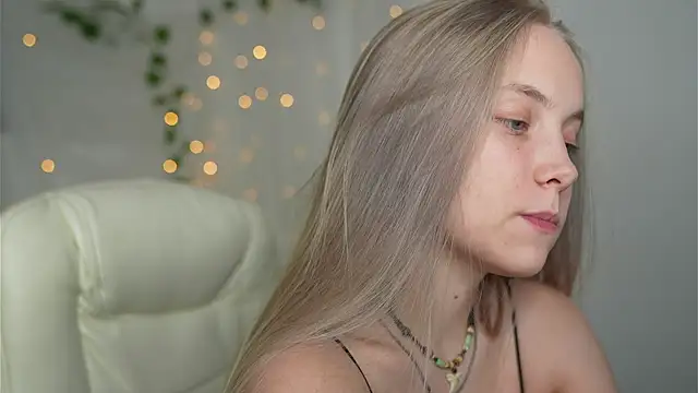 Snapshot of _Appr0ved_ chatting on 12-10-24, 02:28 Appr0ved online show from 12-10-24, 02:28