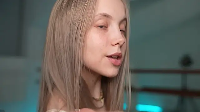 Snapshot of _Appr0ved_ chatting on 03-11-25, 06:19 Appr0ved online show from 03-11-25, 06:19