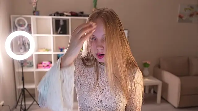 Snapshot of _Appr0ved_ chatting on 10-20-25, 04:18 Appr0ved online show from 10-20-25, 04:18