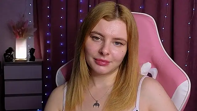 Snapshot of Day-off chatting on 11-21-25, 04:11 Day-off online show from 11-21-25, 04:11