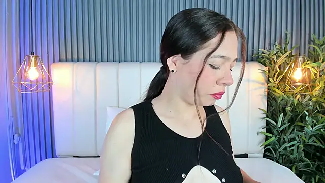 Snapshot of SaraRiley chatting on 12-03-25, 10:52 SaraRiley online show from 12-03-25, 10:52