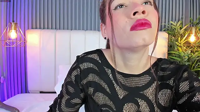 Snapshot of SaraRiley chatting on 12-17-25, 10:49 SaraRiley online show from 12-17-25, 10:49