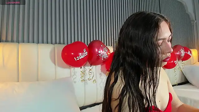 Snapshot of SaraRiley chatting on 02-14-26, 08:38 SaraRiley online show from 02-14-26, 08:38