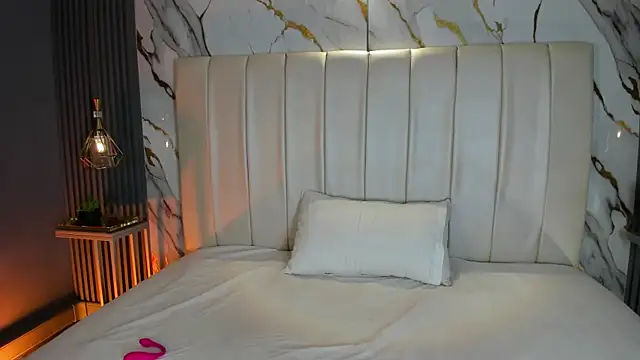 SaraRiley online show from 04-09-26, 10:48