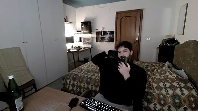 Snapshot of Alexox02 chatting on 12-22-24, 07:42 Alexox02 online show from 12-22-24, 07:42