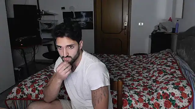 Snapshot of Alexox02 chatting on 11-08-25, 04:51 Alexox02 online show from 11-08-25, 04:51